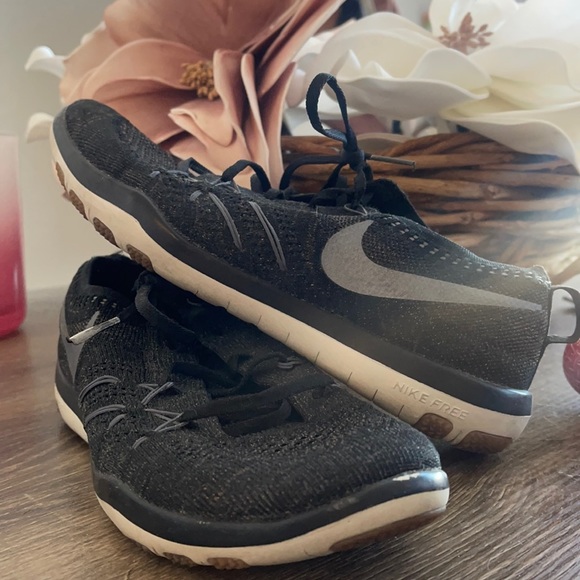 Nike free size 7 black and gold - Picture 3 of 5